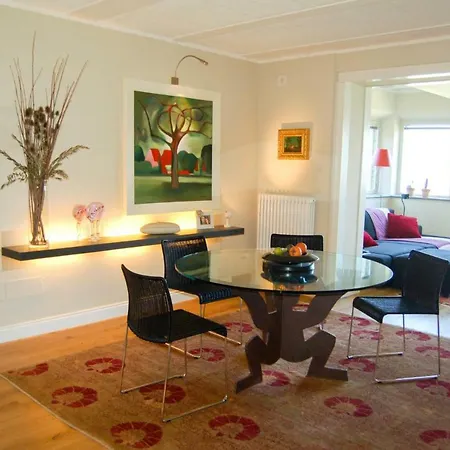 Sleeps 8 Pool Air Con Wifi