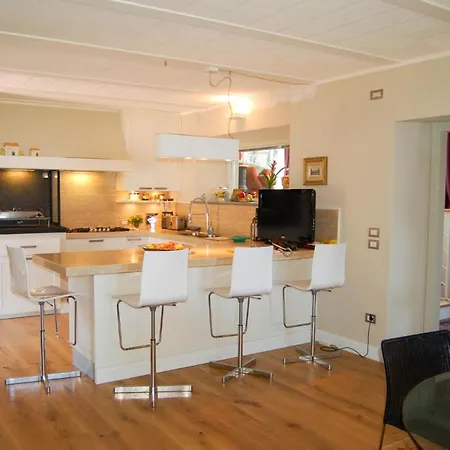 Sleeps 8 Pool Air Con Wifi Paciano